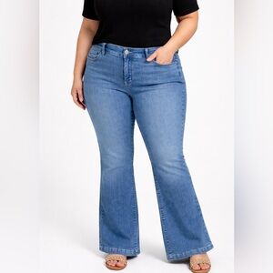 Torrid Bombshell Flare Jeans 22R Medium Wash Premium Stretch Sz 22